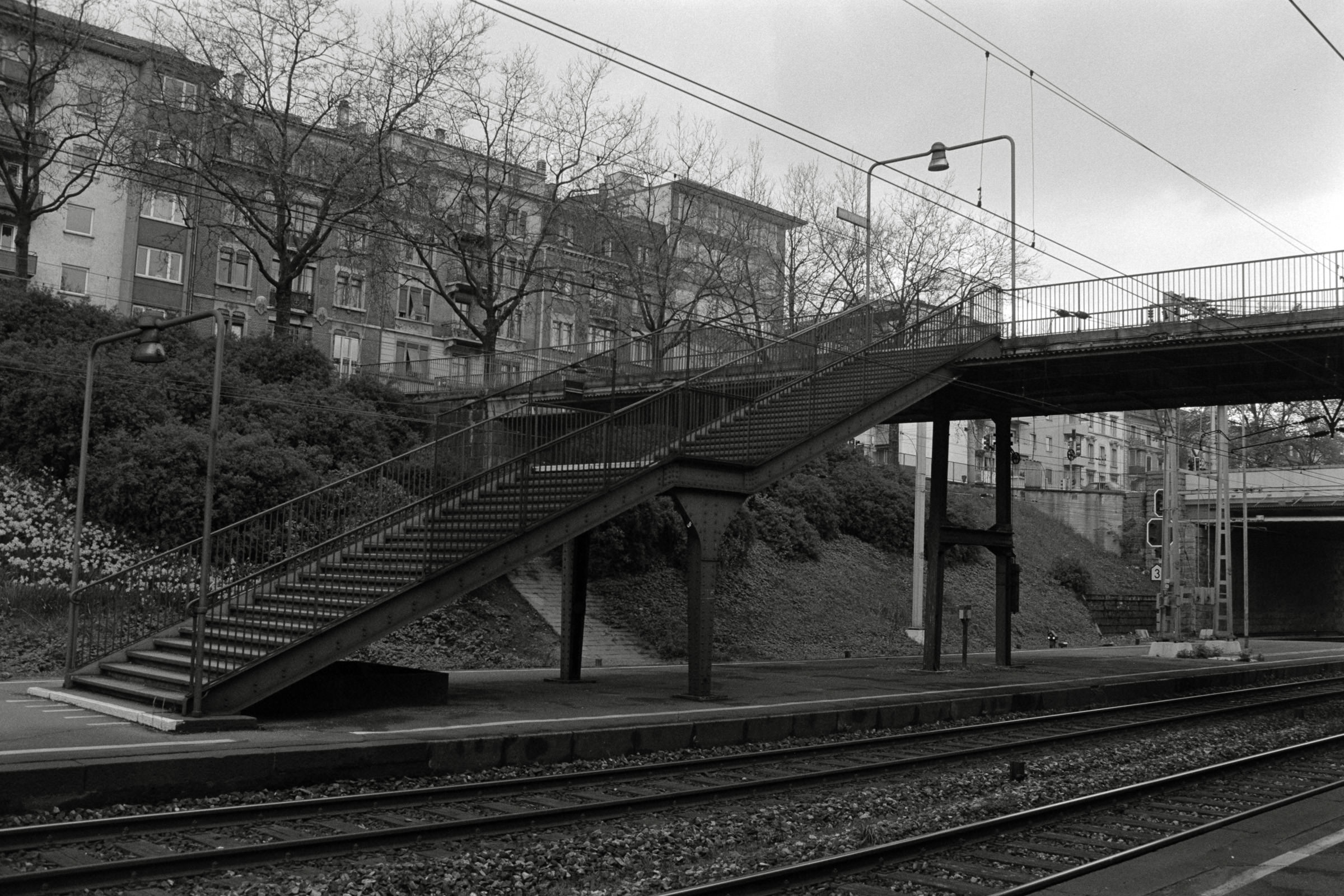 AHP F1992 04 002 sc250507 img04 NLP